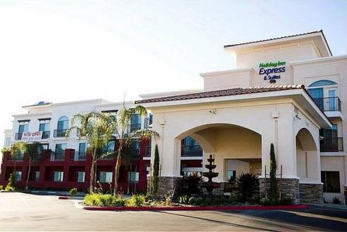 Holiday Inn Express Hotel & Suites Lake Elsinore 