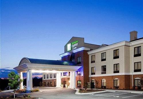 Holiday Inn Express Hotel & Suites Greensboro-East 