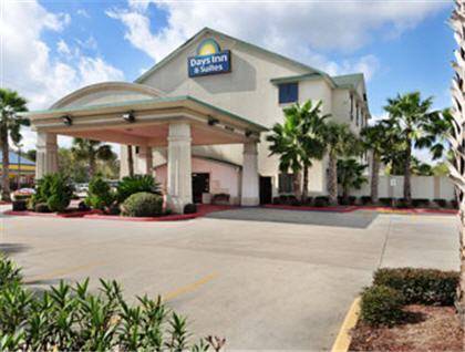 Days Inn and Suites Houston North 