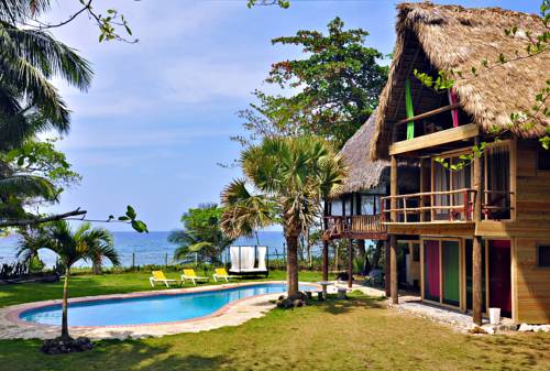 Casa Maravilla Beachfront Eco Lodge 