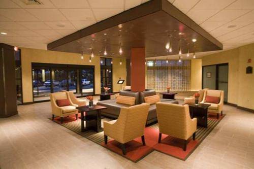 DoubleTree by Hilton Bradley International Airport 