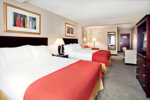 Holiday Inn Express & Suites Bradley Airport 