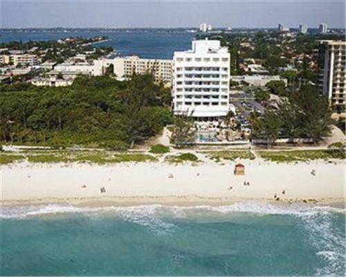 Howard Johnson Plaza Dezerland Beach & Spa 