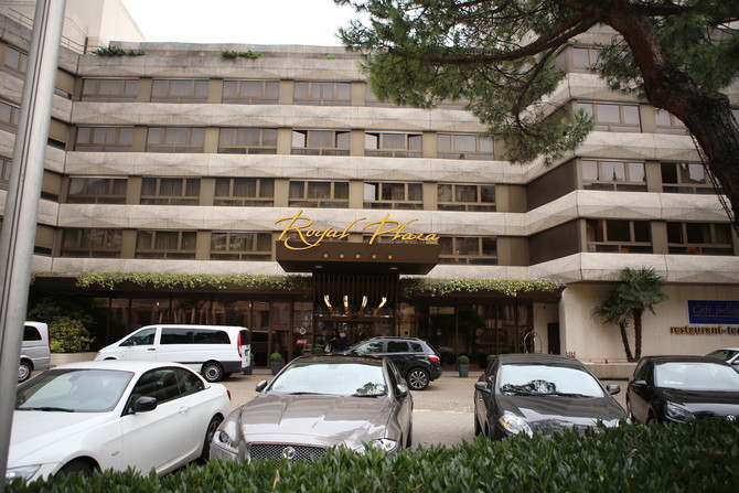 Hotel Villa Toscane不设前台，Check in和早餐需要到马路对面的royal plaza去。
