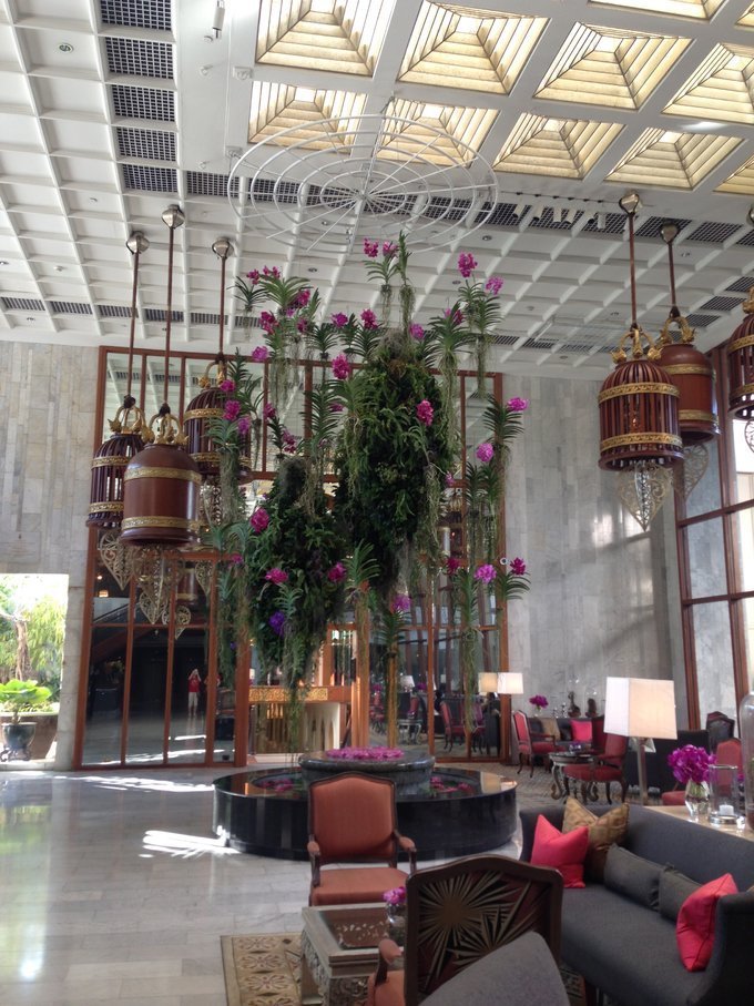酒店还是一贯的文华东方,东南亚风格,铜吊扇\热带植被,精致有风情