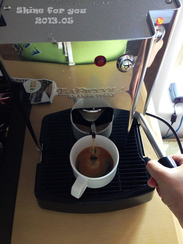 第二天一早起来，喝了最后一杯圣岛的咖啡~吃了最后一杯圣岛的酸奶~