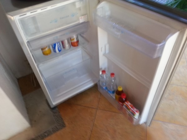 小冰箱里的饮料，全是免费的！如果喝掉，第二天会补上！