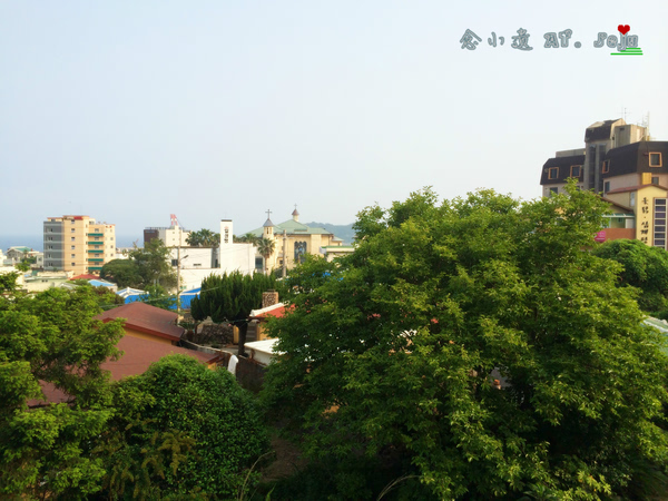 酒店窗外的景色~ 我们住在二层 所以视角不是很高