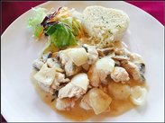 奶油蘑菇鸡饭也不错，并没有那么腻